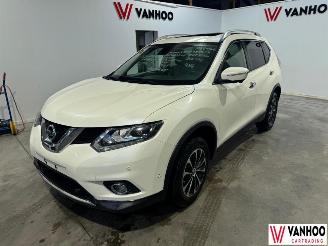 Vaurioauto  passenger cars Nissan X-Trail  2017/9