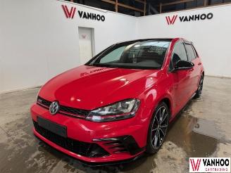 Damaged car Volkswagen Golf  2017/1