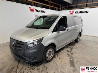 krockskadad bil auto Mercedes Vito  2022/3