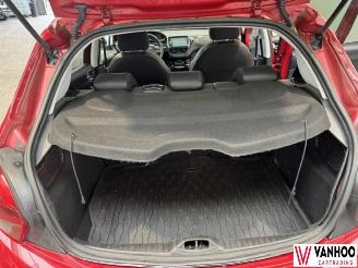 Peugeot 208  picture 12