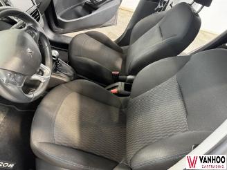 Peugeot 208  picture 16