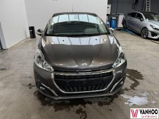 Peugeot 208  picture 2