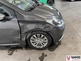 Peugeot 208  picture 4
