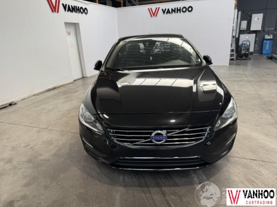 Volvo S-60 