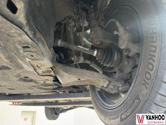 Volvo S-60  picture 14