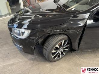 Volvo S-60  picture 3
