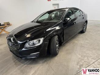 Volvo S-60  picture 2