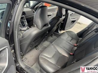 Volvo S-60  picture 17