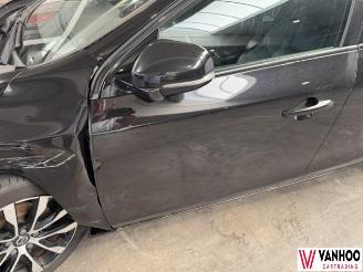 Volvo S-60  picture 4