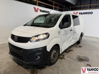 krockskadad bil auto Fiat Scudo  2023/2