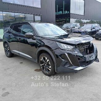 uszkodzony samochody osobowe Peugeot 2008 E- ALLURE 2023/1