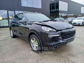 Damaged car Porsche Cayenne S E-HYBRID 2015/6