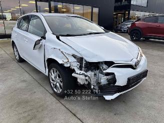 damaged passenger cars Toyota Auris DYNAMIC 2016/10