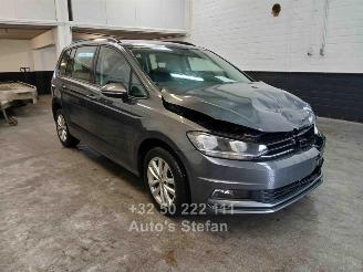 damaged passenger cars Volkswagen Touran TRENDLINE 2019/1