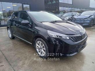 Vaurioauto  passenger cars Renault Clio V EVOLUTION 2025/3