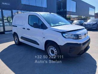 damaged passenger cars Peugeot Partner PREMIUM 2024/11
