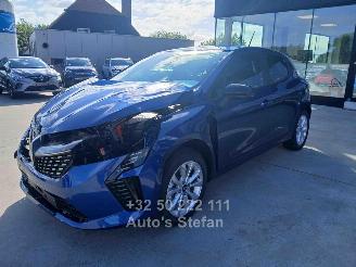 Renault Clio E-TECH HYBRIDE picture 3