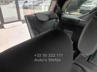 Land Rover Discovery 5 R-DYNAMIC SE D250 AWD picture 15