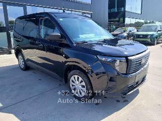 uszkodzony samochody osobowe Ford Transit COURIER TREND 2024/11