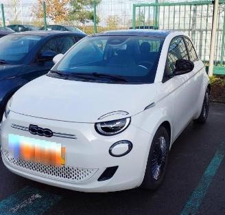 Schadeauto Fiat 500 E ICON 2023/2