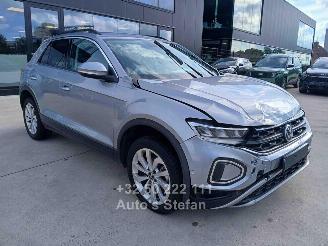 Voiture accidenté Volkswagen T-Roc LIFE 2024/9