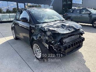 Schadeauto Fiat 500 E 2022/5