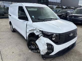 Unfallwagen Ford Transit COURIER TREND 2024/8