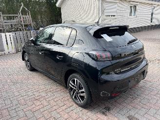 Peugeot 208 1,2 TURBO ALLURE - AUTOMATIC picture 2