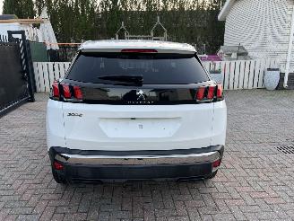 damaged passenger cars Peugeot 3008 BENZINE - AUTOMATIC 2018/7