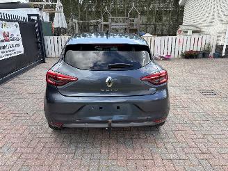 Damaged car Renault Clio E-TECH RS-LINE - AUTOMATIC 2022/6
