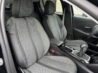 Peugeot 208 BENZINE - ALLURE picture 11