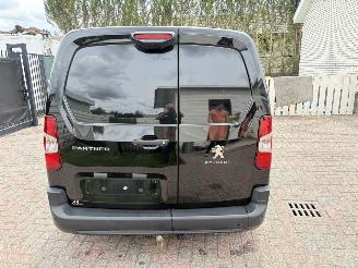 Unfallwagen Peugeot Partner AUTOMATIC 131,PS DIESEL 2023/9