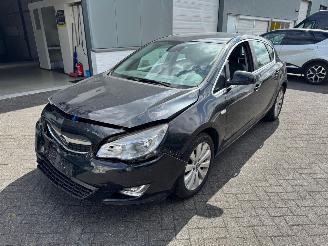 uszkodzony samochody osobowe Opel Astra 1.4 Turbo Anniversary Edition 120PK! 2012/5