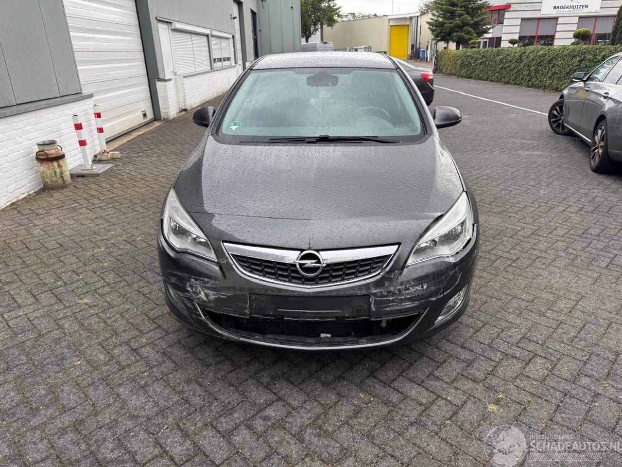 Opel Astra 1.6 Turbo Cosmo Automaat