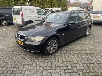 Schadeauto BMW 3-serie 318i business line 129PK!!! 2007/7