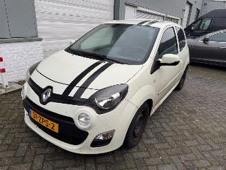 krockskadad bil auto Renault Twingo 1.2 16V Collection 2013/2