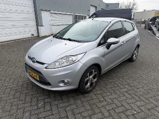 uszkodzony samochody osobowe Ford Fiesta 1.4 Titanium 2009/6
