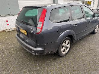 uszkodzony samochody osobowe Ford Focus 1.6-16V Futura 2007/10