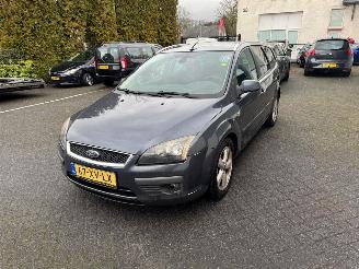 krockskadad bil auto Ford Focus 1.6-16V Futura 2007/10