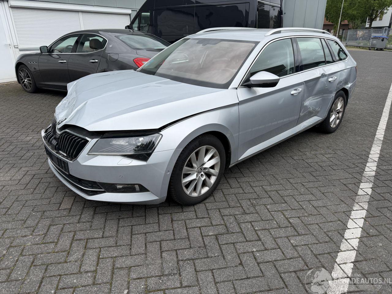 Skoda Superb 2.0 TDI Style Business AUTOMAAT