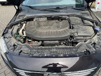Volvo V-60 2.4 D6 Twin Engine R-Design picture 20