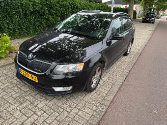 Coche accidentado Skoda Octavia 1.6 TDI Greenline Businessline 2014/12