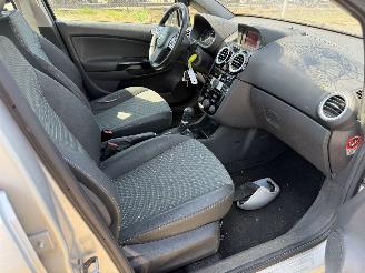 Opel Corsa 1.2 16V 111 Edition Automaat picture 13