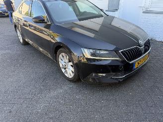 Skoda Superb 1.6 TDI Ambition Business picture 5