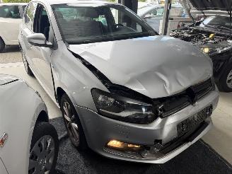 uszkodzony samochody osobowe Volkswagen Polo 1.0 comfortline 2015/9