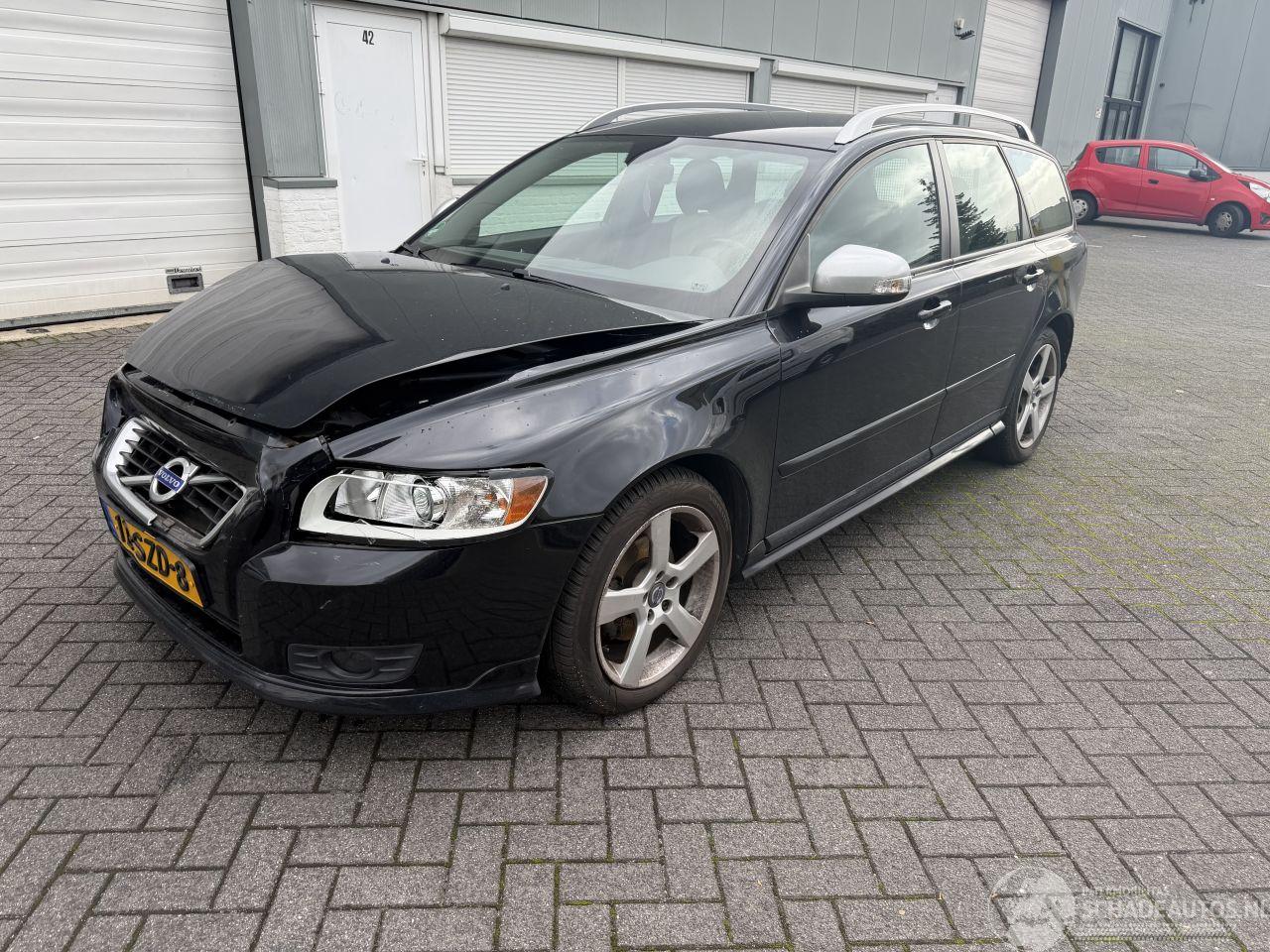 Volvo V-50 2.0 R-Design
