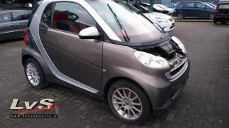 Coche siniestrado Smart Fortwo Fortwo Coupe (451.3), Hatchback 3-drs, 2007 1.0 52kW,Micro Hybrid Drive 2009/10