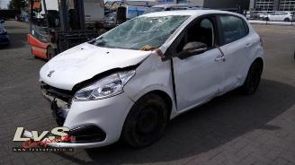 demontáž osobní automobily Peugeot 208  2015