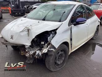 damaged passenger cars Peugeot 208 208 I (CA/CC/CK/CL), Hatchback, 2012 / 2019 1.2 Vti 12V PureTech 2017