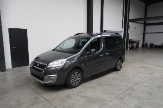 Schadeauto Peugeot Partner TEPEE 2017/6